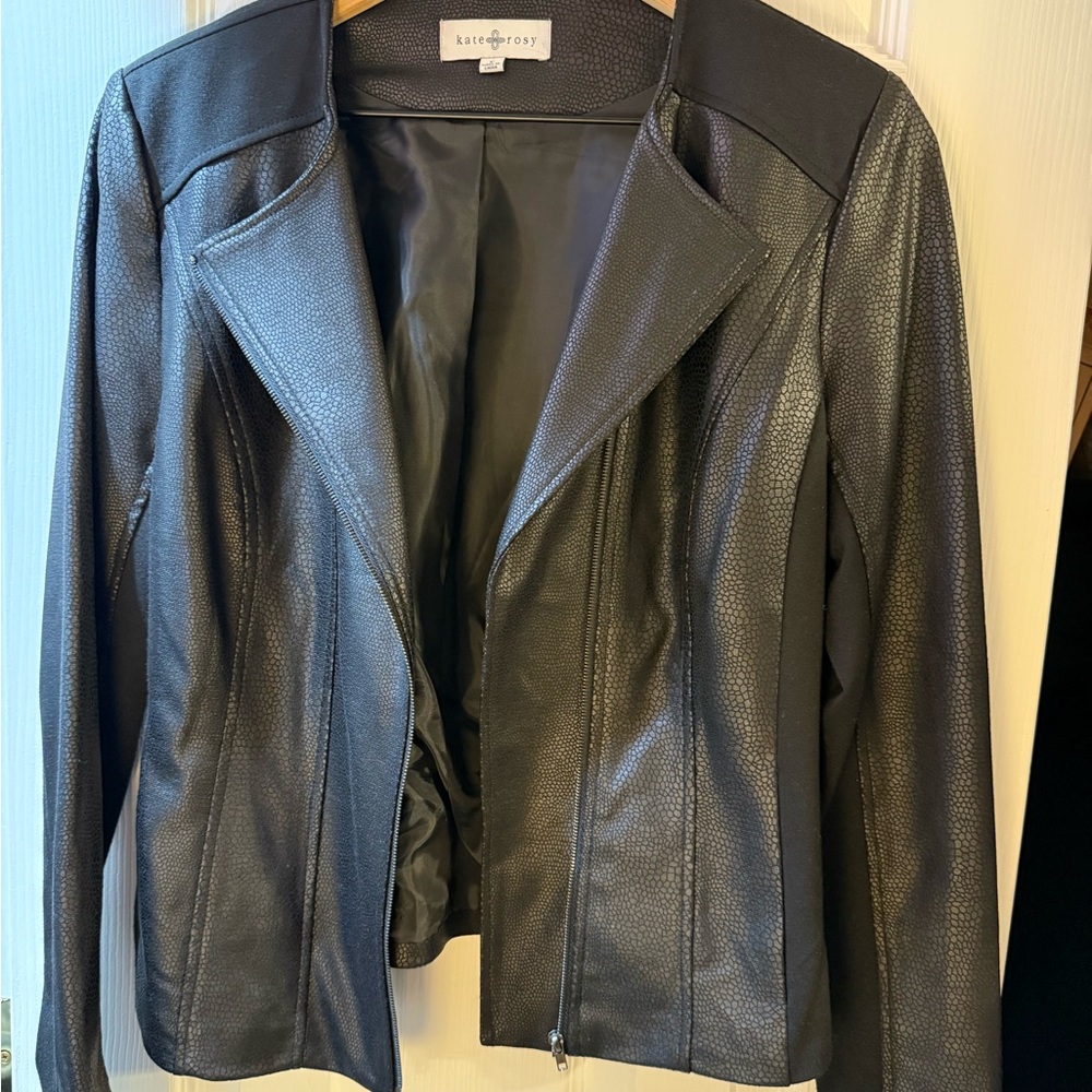 🖤🔥🧥 Luxurious Black Vegan Leather Jacket